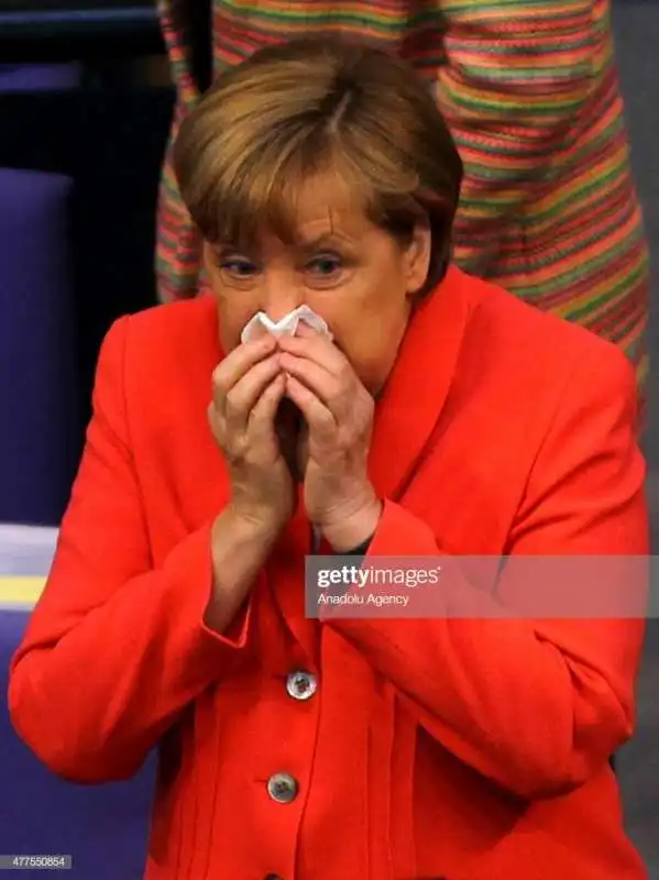 angela merkel starnutisce 2