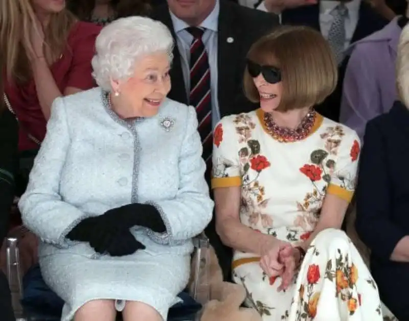 anna wintour e elisabetta ii