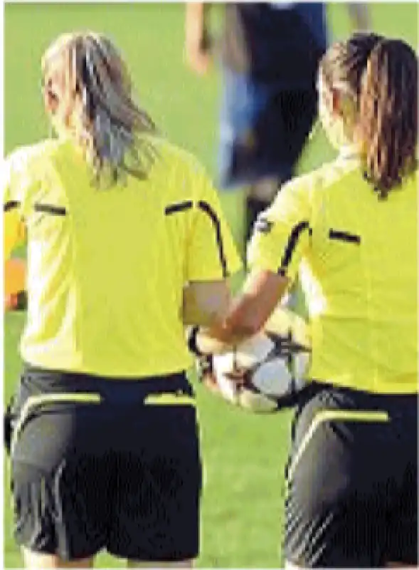 arbitra aggredita