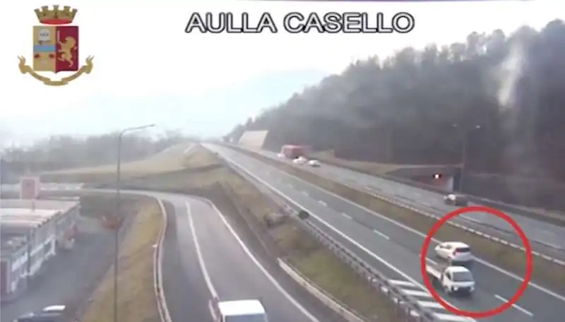 aulla, novantenne contromano in autostrada