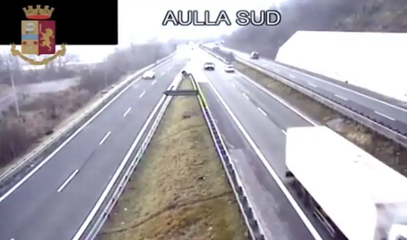 aulla, novantenne contromano in autostrada 2