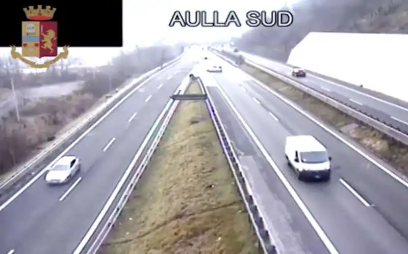 aulla, novantenne contromano in autostrada 3