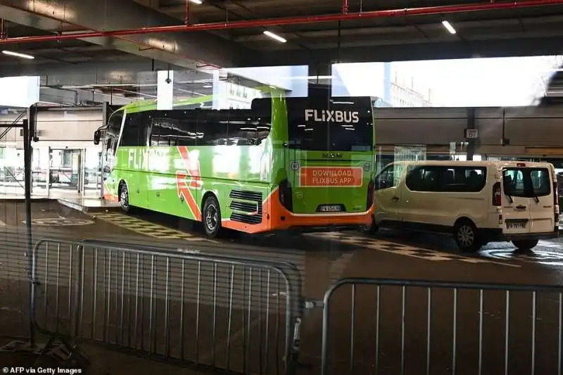 AUTISTA FLIXBUS FERMATO A LIONE   