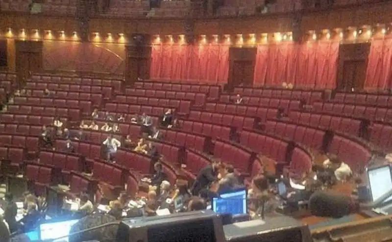 camera dei deputati deserta 2