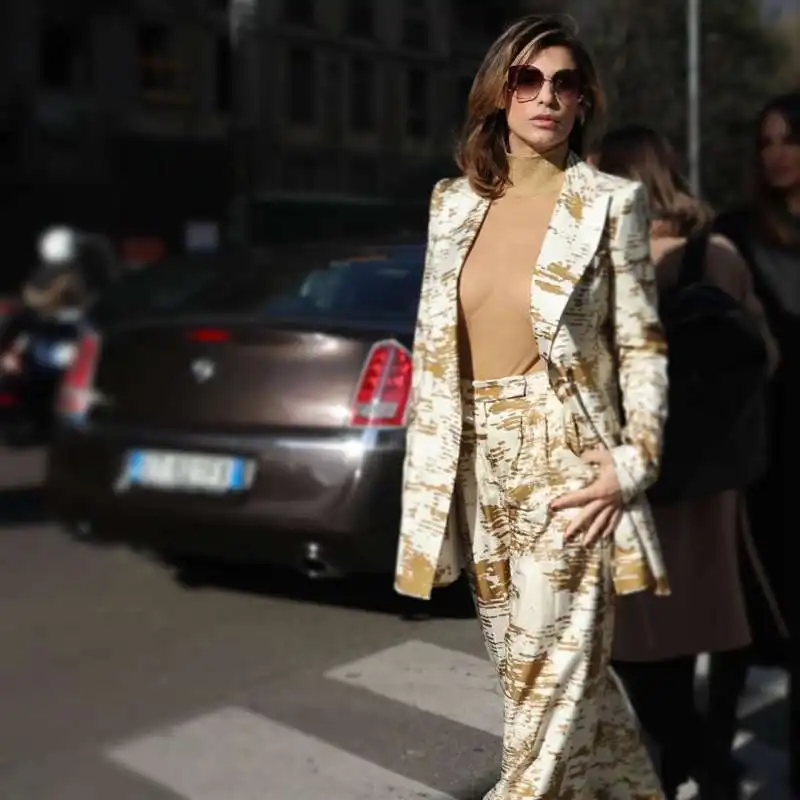 elisabetta canalis topless  alla milano fashion week