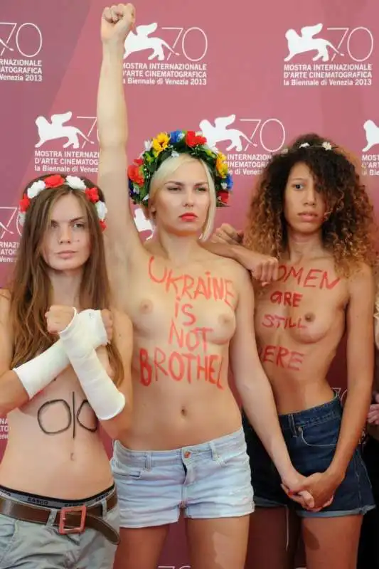 femen al photocall del film ukraine is not a brothel   festival del cinema di venezia   2013 13