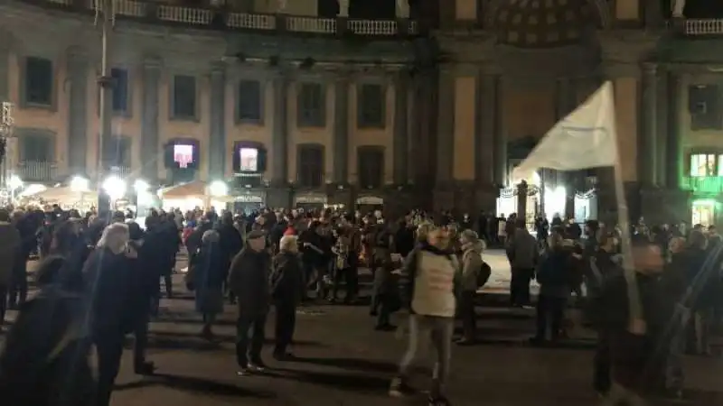 flash mob flop delle sardine a napoli 2