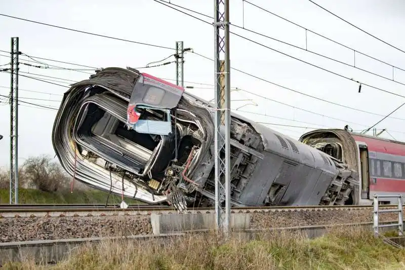 frecciarossa deragliato a lodi 5