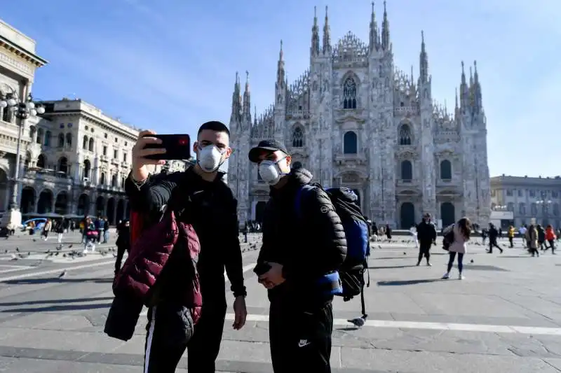 il centro di milano durante l'emergenza coronavirus 25