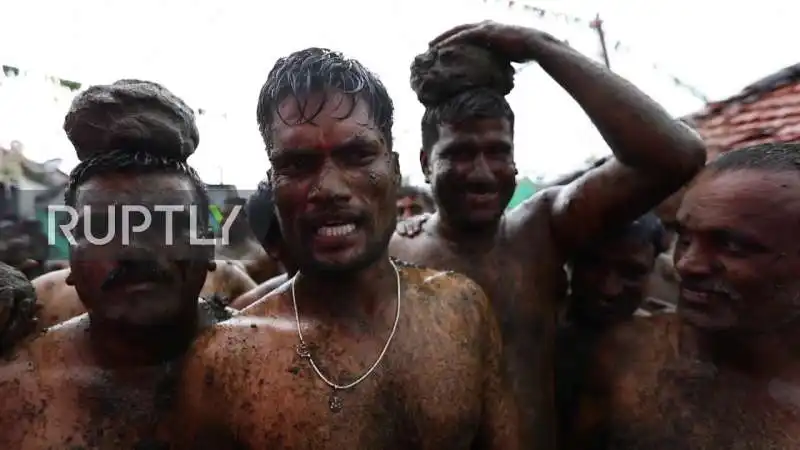 il festival delle feci in india