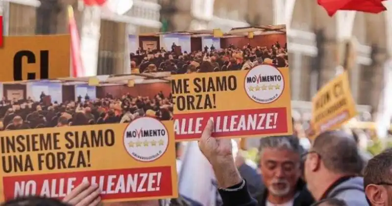 IN PIAZZA PROTESTANO PURE CONTRO LE ALLEANZE