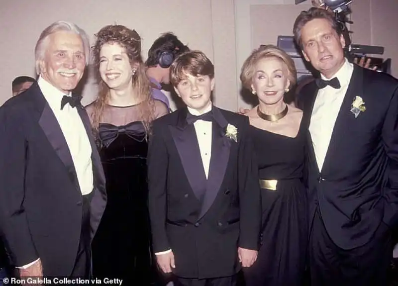 kirk, diandra, cameron, anne e michael douglas   1991