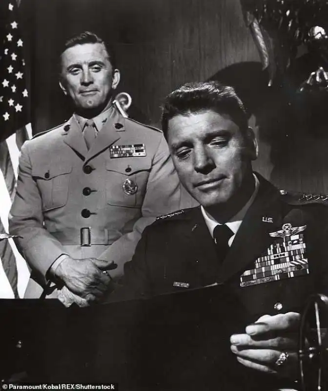 kirk douglas con burt lancaster in sette giorni a maggio   1964