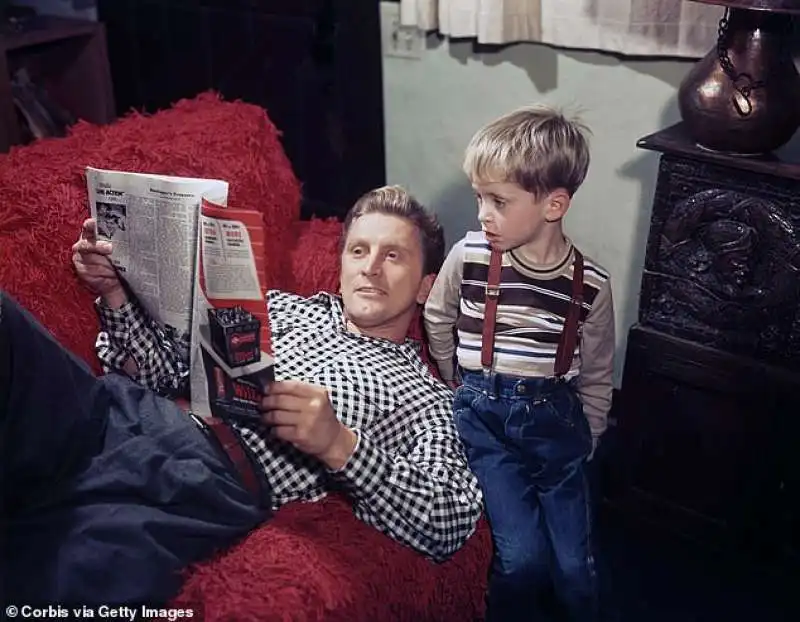 kirk douglas con il figliio michael nel 1949