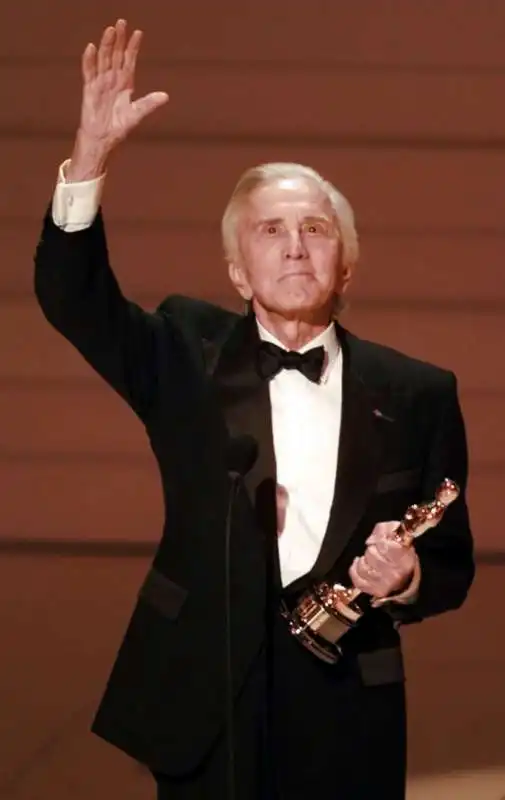 kirk douglas con l'oscar