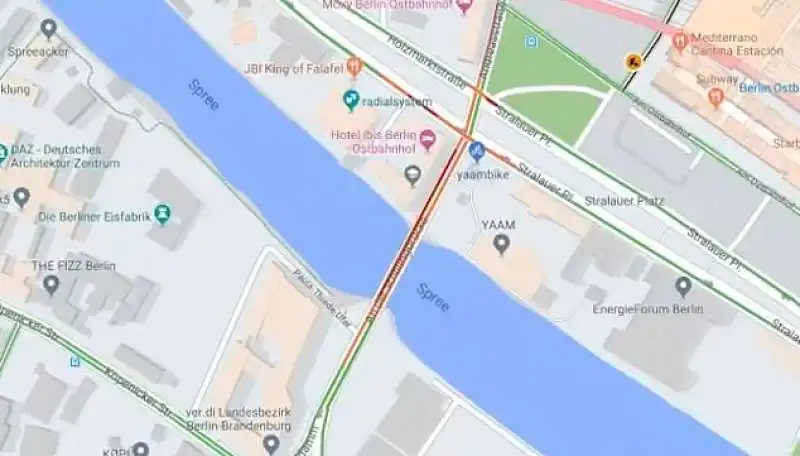 l'ingorgo segnalato da google maps dopo l'hackeraggio di simon weckert