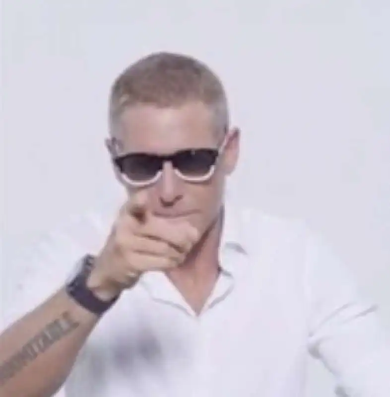 LAPO ELKANN NELLO SPOT PER GLI OCCHIALI ITALIA INDEPENDENT  