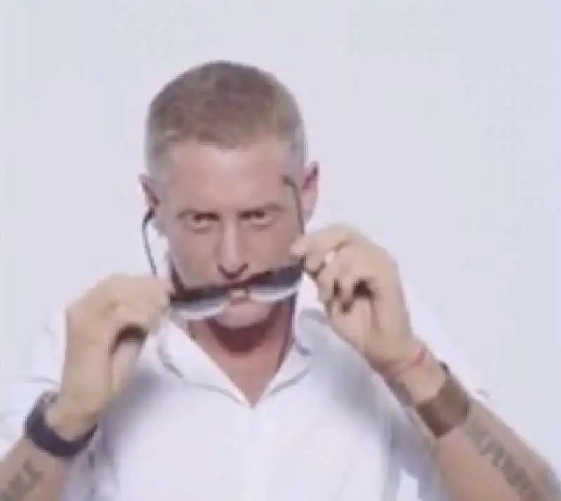 LAPO ELKANN NELLO SPOT PER GLI OCCHIALI ITALIA INDEPENDENT 