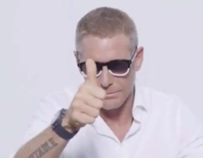 LAPO ELKANN NELLO SPOT PER GLI OCCHIALI ITALIA INDEPENDENT