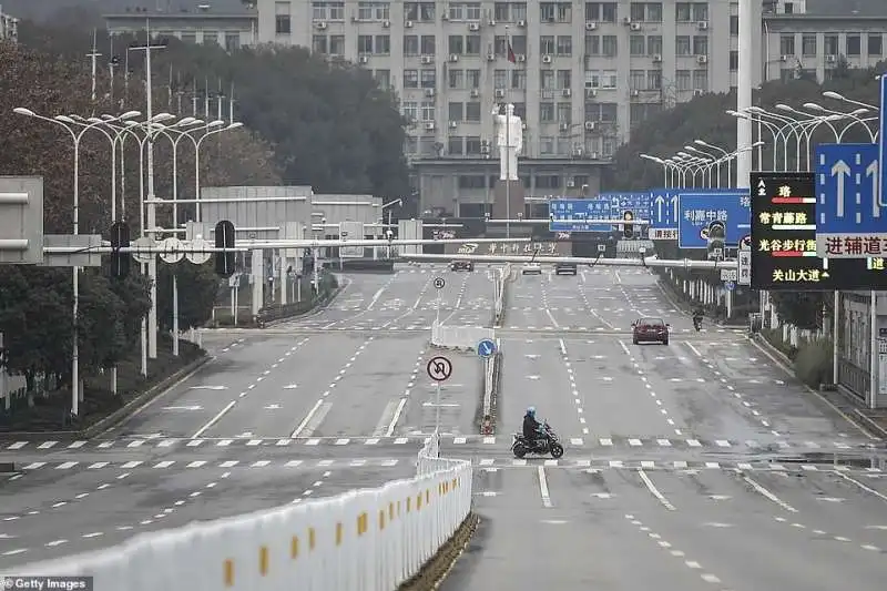 le strade di wuhan deserte