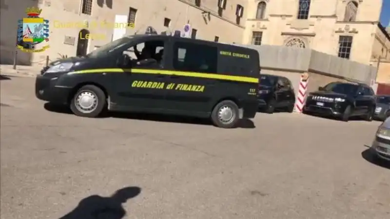 lecce, mezza tonnellata di droga nascosta in barca 5