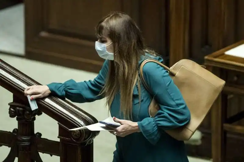 maria teresa baldini con la mascherina a montecitorio