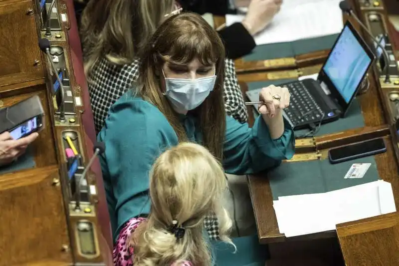 maria teresa baldini  con la mascherina a montecitorio