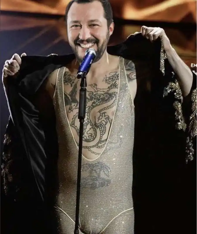 MATTEO SALVINI COME ACHILLE LAURO