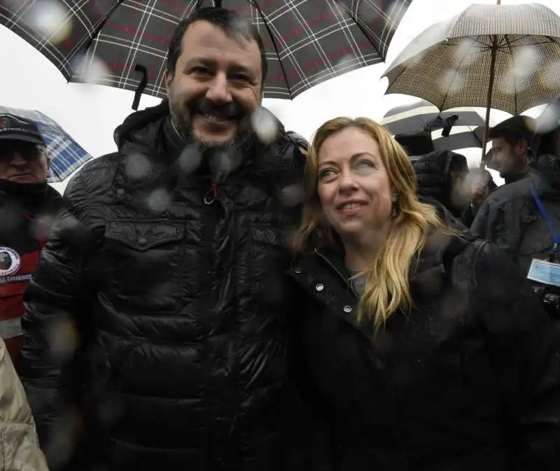 matteo salvini e giorgia meloni alla foiba di basovizza per il giorno del ricordo