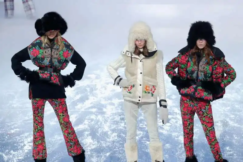 modelle alla new york fashion week   presentazione moncler grenoble collection