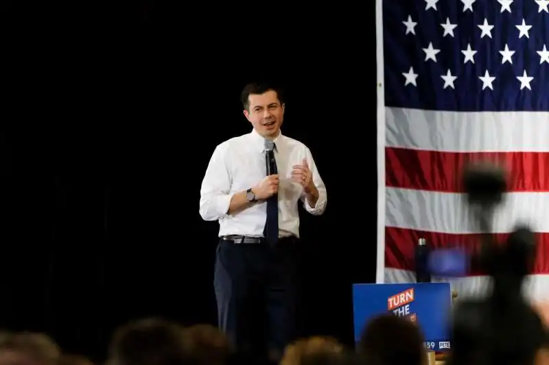 pete buttigieg in campagna elettorale a nashua in new hampshire 13