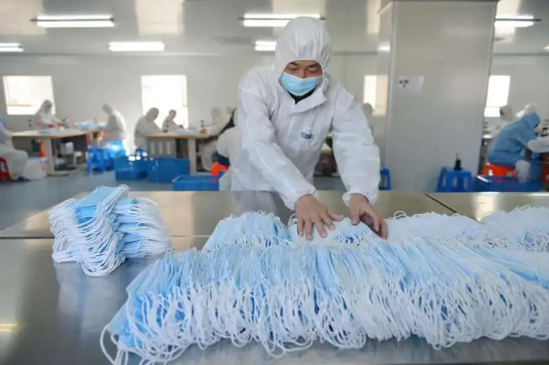 produzione di mascherine in cina 8