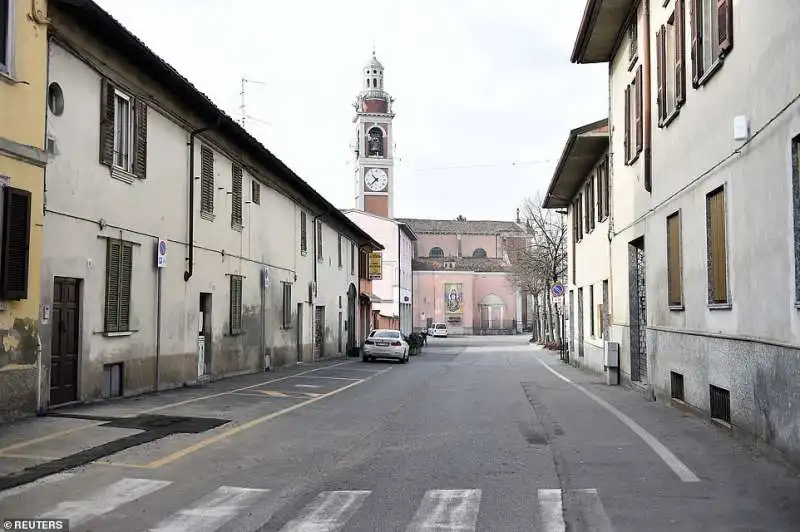 psicosi coronavirus   strade deserte a castiglione d adda