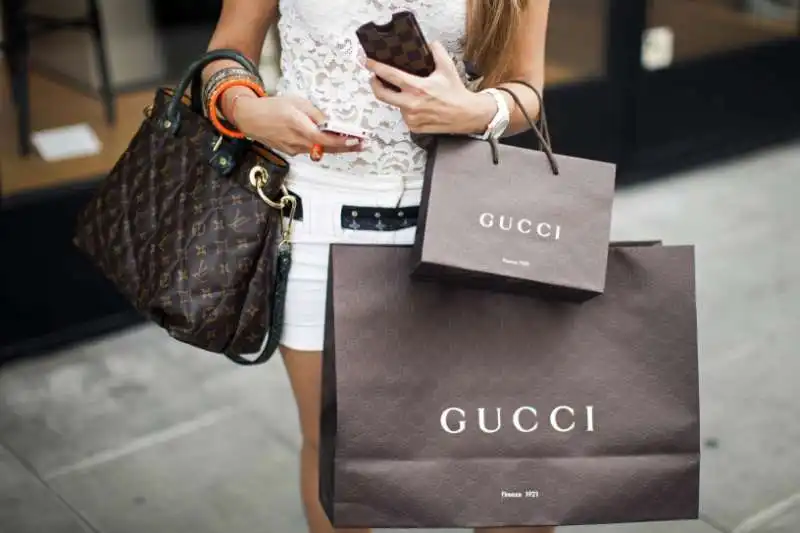 turisti shopping gucci 4