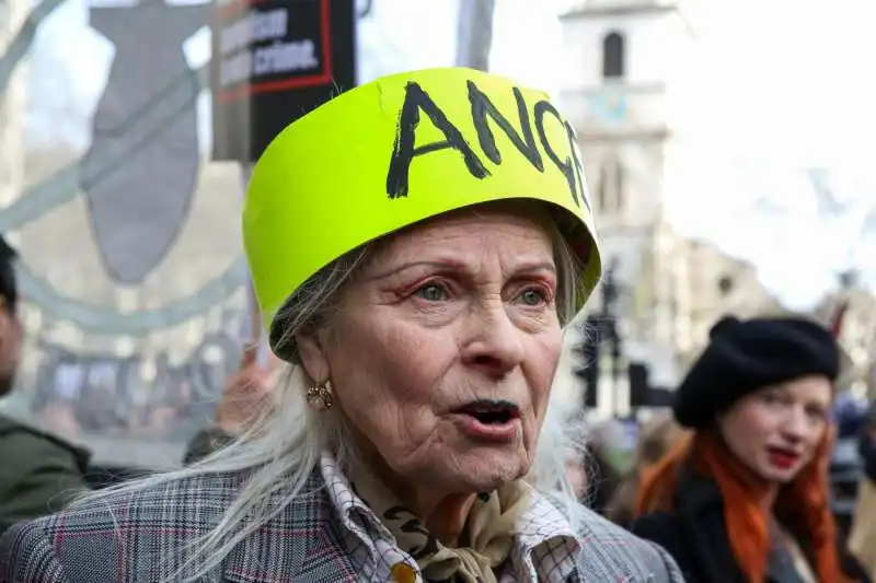 vivienne westwood – proteste a londra contro l'estradizione di julian assange 1