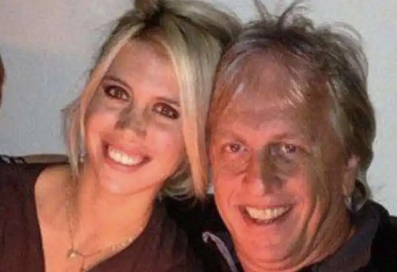 WANDA NARA CON IL PADRE ANDRES