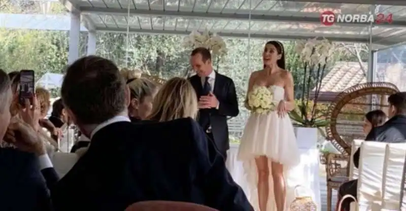 AL MATRIMONIO DI TARANTINI NESSUNA MASCHERINA