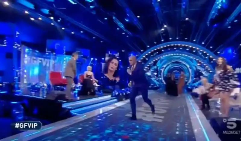 alfonso signorini e lo scherzo del topo al gfvip 8