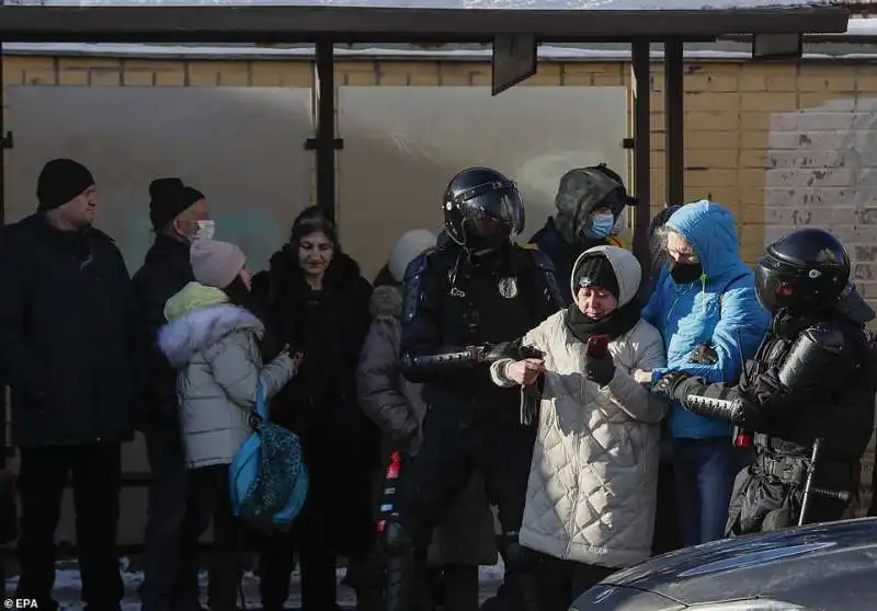 arresti alla protesta per la liberazione di navalny 5