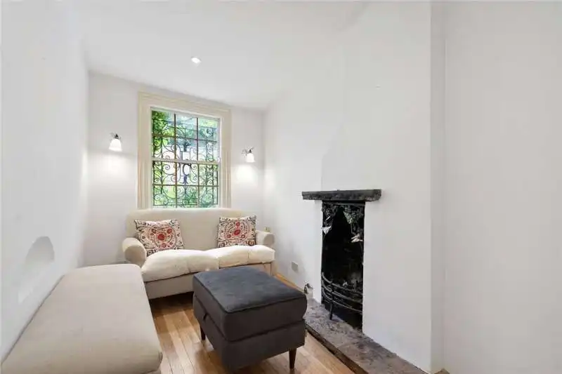 casa piu' stretta di londra 9