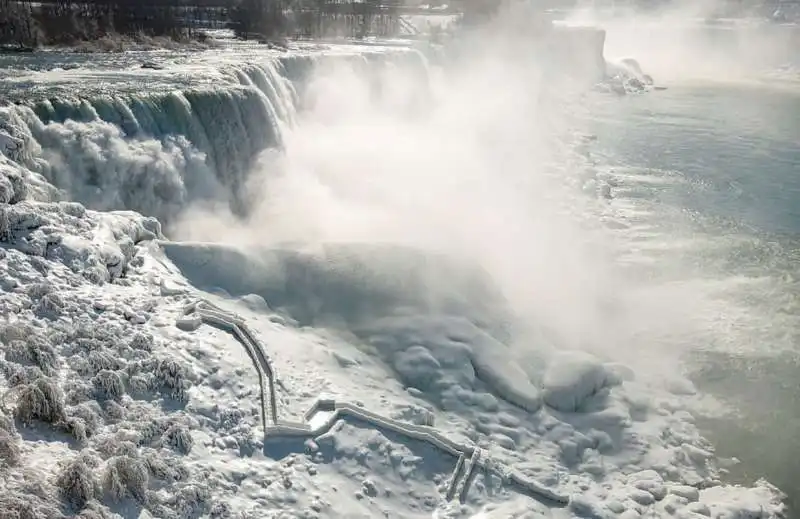 cascate del niagara ghiacciate 3