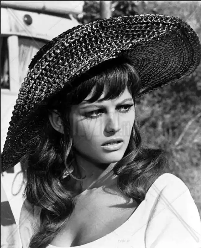 claudia cardinale   piano, piano, non t'agitare 