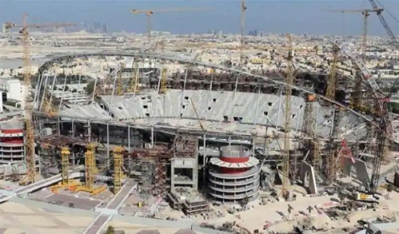 costruzione stadi in qatar