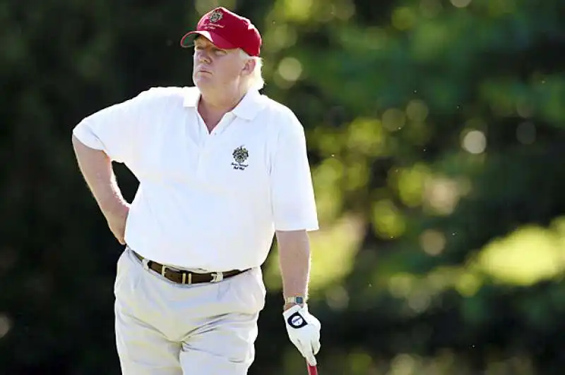 donald trump gioca a golf 2