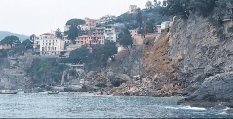 FRANA CIMITERO CAMOGLI