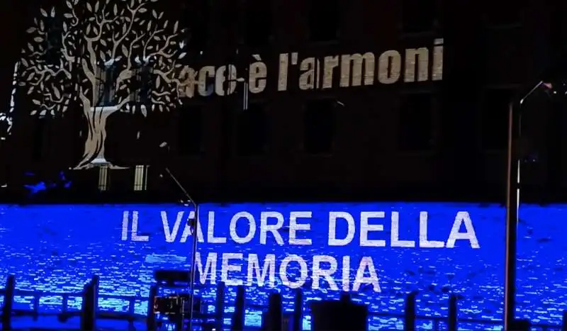 installazione luminosa per ricordare giovanni palatucci 3