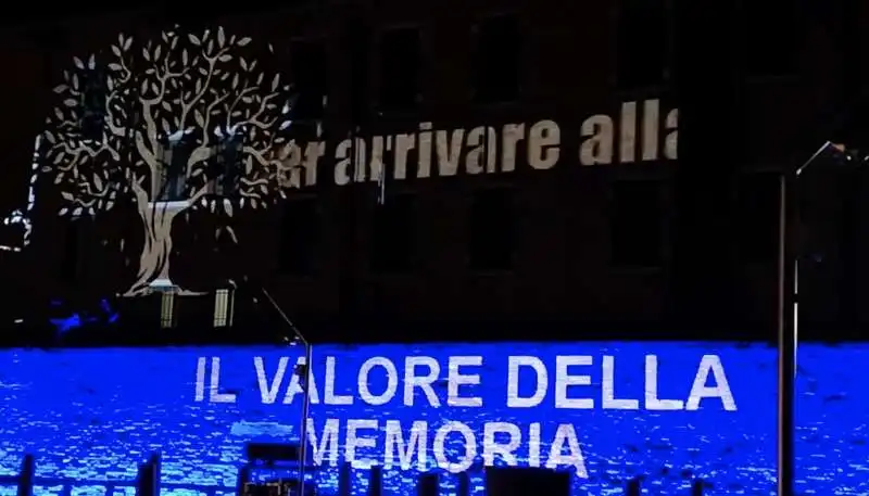 installazione luminosa per ricordare giovanni palatucci 5