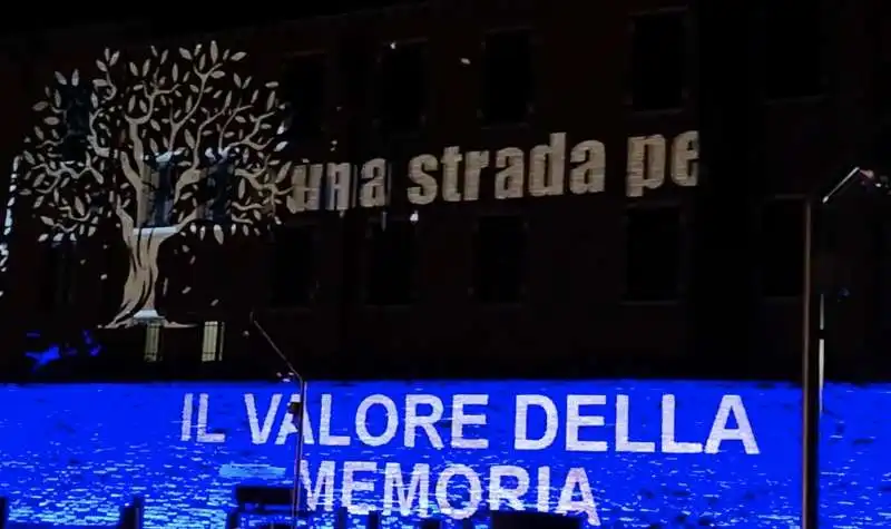 installazione luminosa per ricordare giovanni palatucci 8