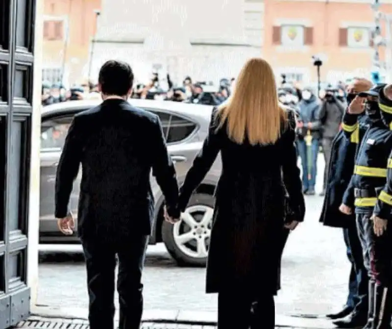 L ADDIO DI GIUSEPPE CONTE A PALAZZO CHIGI CON OLIVIA PALADINO 