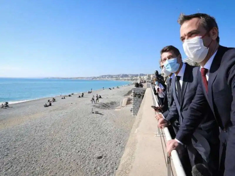 LA PROMENADE A NIZZA